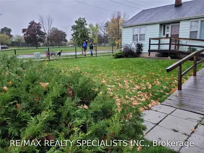 241 Mary Street, Oakville, ON L6K 1S5