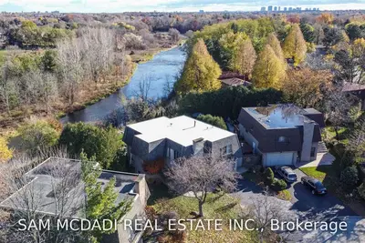 16 Rapallo Mews, Mississauga, ON L5N 1K9