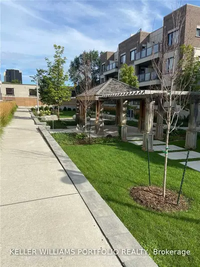 6 Drummond Street 308, Toronto W06, ON M8V 1Y8