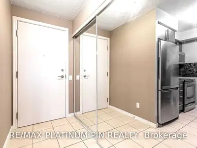 60 Heintzman Street 834, Toronto W02, ON M6P 5A1
