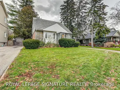 1467 Kenmuir Avenue, Mississauga, ON L5G 4B3