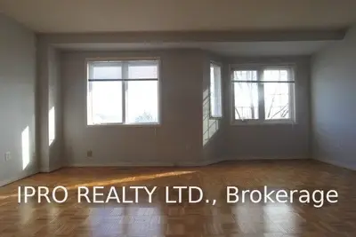 2955 Thomas Street 10, Mississauga, ON L5M 6A9
