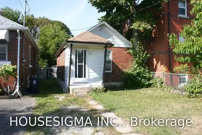 52 Thirteenth Street, Toronto W06, ON M8V 3H4