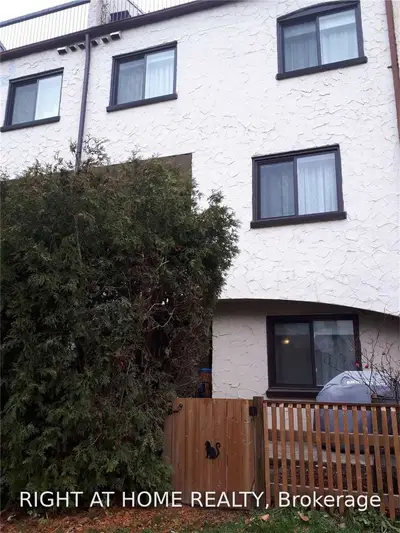 1042 Falgarwood Drive 98, Oakville, On L6h 2p3