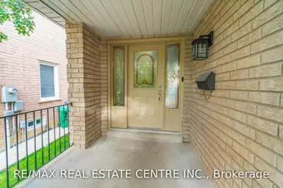 3831 Forest Bluff Crescent, Mississauga, ON L5N 7V1