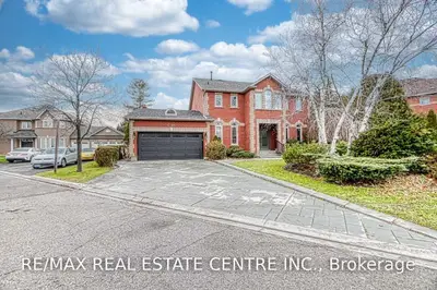 3704 Trelawny Circle, Mississauga, ON L5N 6N8