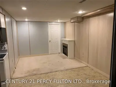 2351 Woking Crescent, Mississauga, ON L5K 1Z5