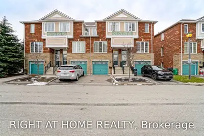 1355 Rathburn Road E 29, Mississauga, ON L4W 5R5