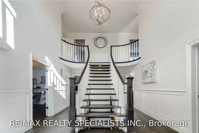 1325 Peartree Circle, Oakville, ON L6M 2J6