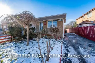 7094 Darcel Avenue, Mississauga, ON L4T 2W9