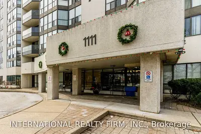 1111 Bough Beeches Boulevard 902, Mississauga, ON L4W 4N1