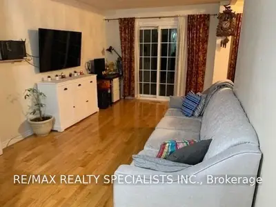 3072 Plum Tree Crescent, Mississauga, ON L5N 4W7