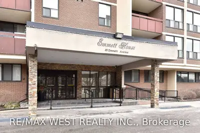 85 Emmett Avenue 1707, Toronto W04, ON M6M 5A2