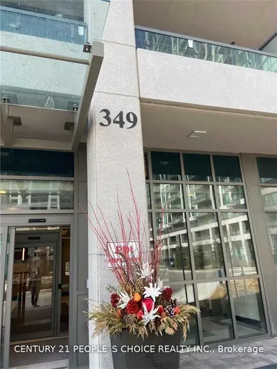 349 Rathburn Road W Ph103, Mississauga, ON L5B 0C8