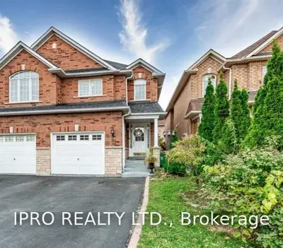 898 Stonebridge Avenue, Mississauga, ON L5V 2L3