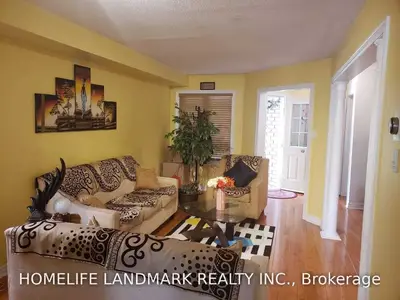 7381 Village Walk, Mississauga, ON L5W 1X6