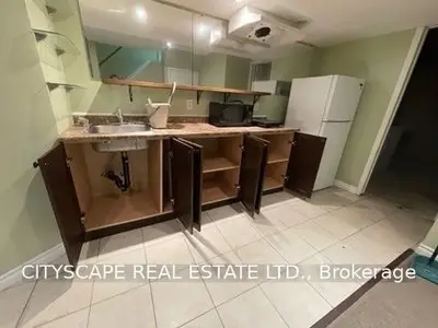 3330 Sunlight Street Bsmnt, Mississauga, ON L5M 0G8