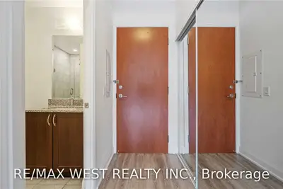 2800 Keele Street 209, Toronto W05, ON M3M 2G4