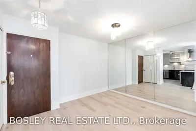 1320 Islington Avenue 909, Toronto W08, ON M9A 5C6