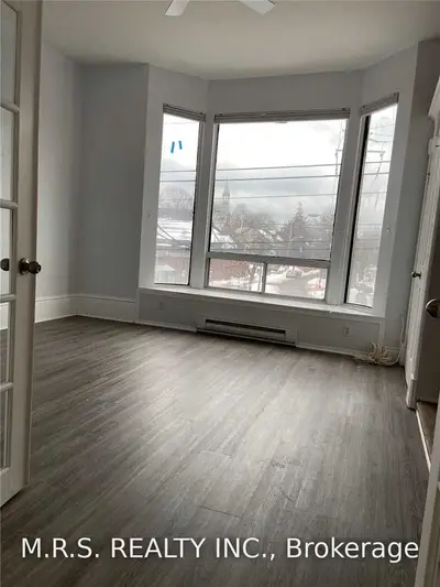 1376 Queen Street W 2, Toronto W01, ON M6K 1L7