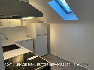 225 Trafalgar Road 3, Oakville, ON L6J 3G9