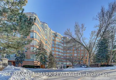 1 Ripley Avenue 709, Toronto W01, ON M6S 4Z6