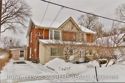 21 Woodford Park Road, Toronto W07, ON M8Y 3E7