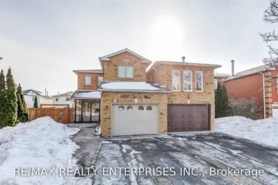 3303 Bobwhite Mews, Mississauga, ON L5N 6E9