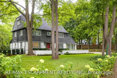 573 Lakeshore Road W, Oakville, ON L6K 1G6