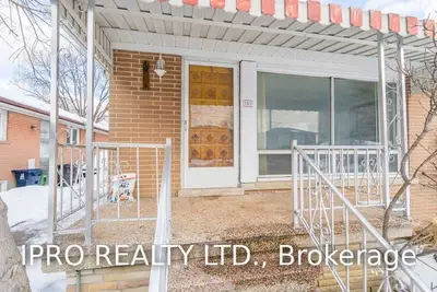 127 Chalkfarm Drive, Toronto W05, ON M3L 1L5