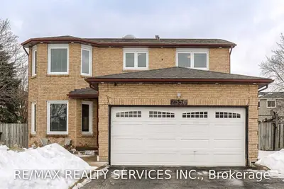 2556 Symington Court, Mississauga, ON L5N 4L4