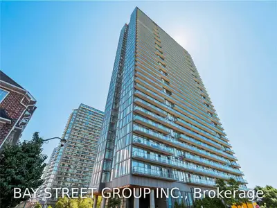 105 The Queensway Avenue 2215, Toronto W01, ON M6S 5B5