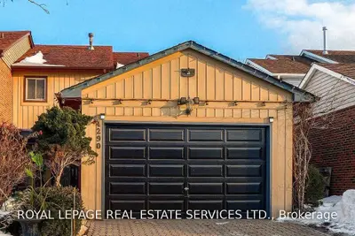 4290 Thom Gardens, Mississauga, ON L5L 2B5