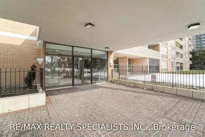 40 Panoroma Court 1112, Toronto W10, ON M9V 4M1