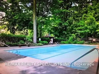 1110 Walden Circle 202, Mississauga, On L5j 4r3