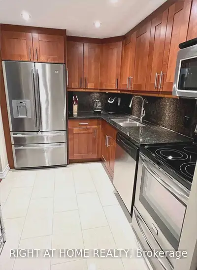 1580 Mississauga Valley Boulevard 303, Mississauga, ON L5A 3T8