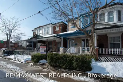 14 Carling Avenue, Toronto W02, ON M6G 3S1