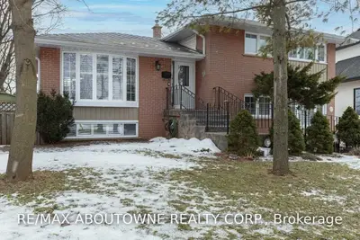 2094 SEABROOK Drive, Oakville, ON L6L 2T9