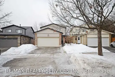 1496 Lancaster Drive, Oakville, ON L6H 2T4