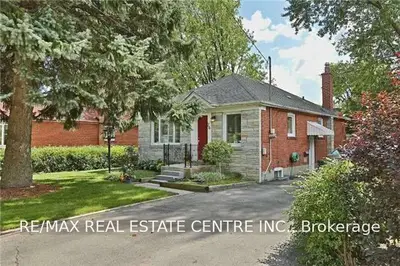 24 Pine Avenue N, Mississauga, ON L5H 2P8