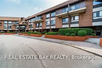 1000 Cedarglen Gate 204, Mississauga, ON L5C 3Z5