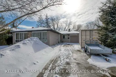 4062 Hickory Drive, Mississauga, ON L4W 1K9