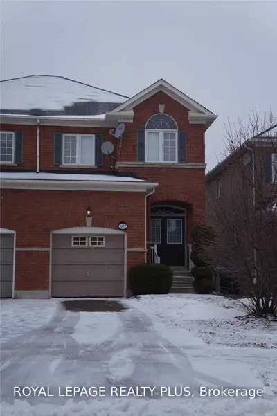 3877 Stardust Drive, Mississauga, ON L5M 7Z9