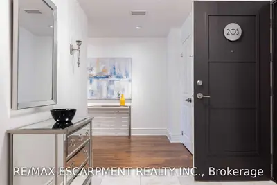 205 Lakeshore Road W 205, Oakville, ON L6K 08H