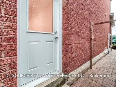 4667 Crosswinds Drive Lower, Mississauga, ON L5V 1G6