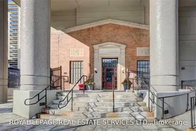 70 High Park Avenue 304, Toronto W02, ON M6P 1A1