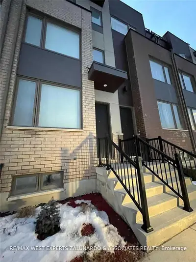 120 Frederick Tisdale Drive 3, Toronto W05, On M3k 0a8