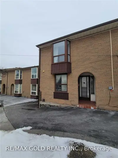 242 John Garland Boulevard 9, Toronto W10, ON M9V 1N8