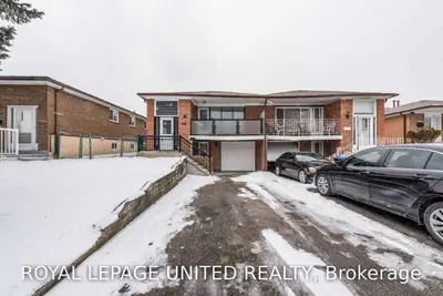 3325 Victory Crescent, Mississauga, ON L4T 1M2