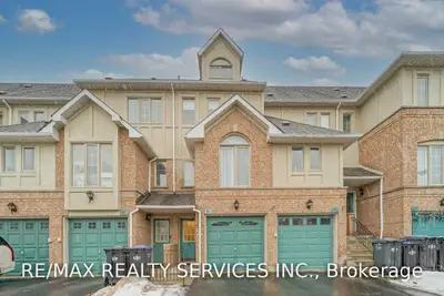 1050 Bristol Road W 94, Mississauga, ON L5V 2E8
